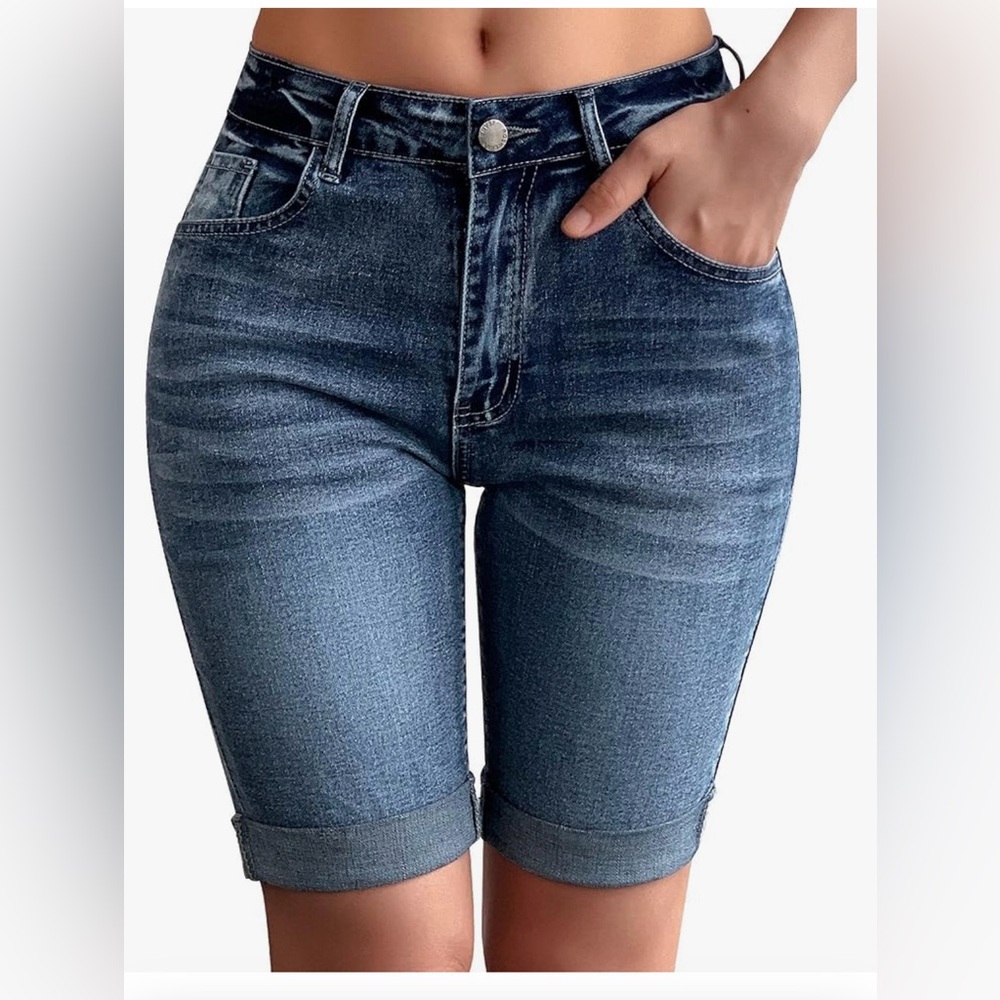 Cute stretchy stonewash cut off shorts